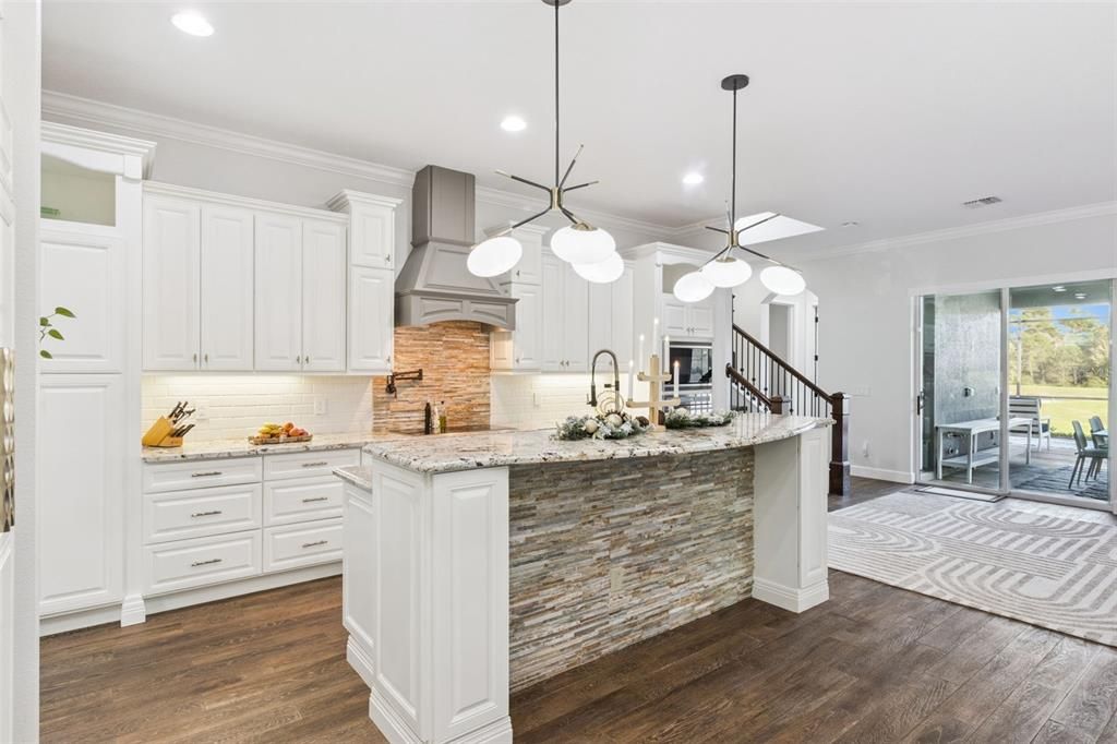 На продажу: $1,100,000 (6 спален, 4 ванн, 3882 Квадратных фут)