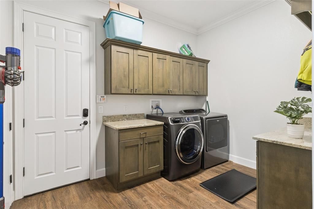 На продажу: $1,100,000 (6 спален, 4 ванн, 3882 Квадратных фут)