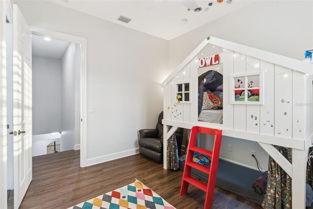 На продажу: $1,100,000 (6 спален, 4 ванн, 3882 Квадратных фут)