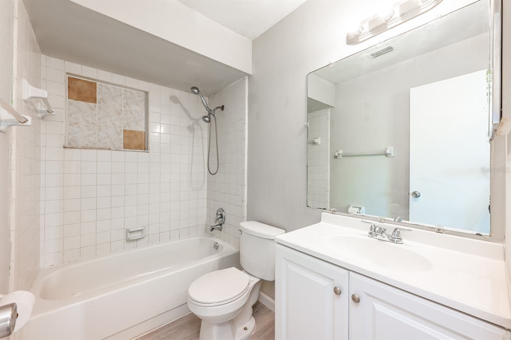 На продажу: $250,000 (3 спален, 2 ванн, 1070 Квадратных фут)