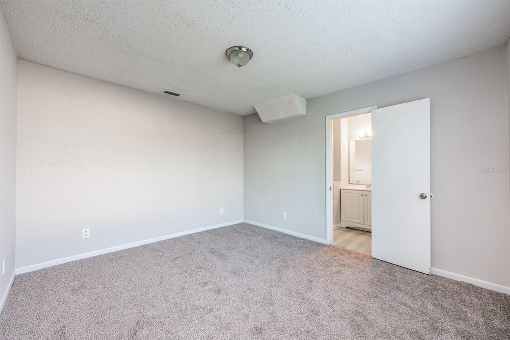 На продажу: $250,000 (3 спален, 2 ванн, 1070 Квадратных фут)