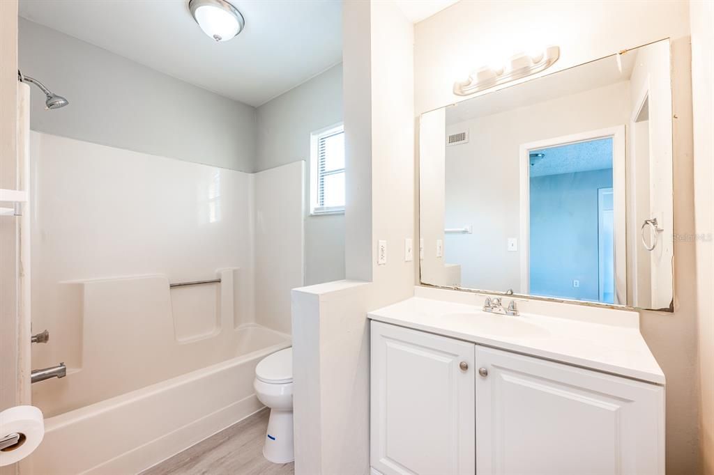 На продажу: $250,000 (3 спален, 2 ванн, 1070 Квадратных фут)