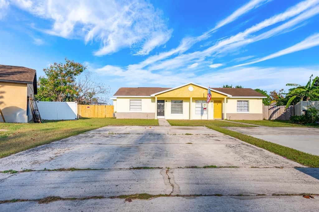 На продажу: $250,000 (3 спален, 2 ванн, 1070 Квадратных фут)