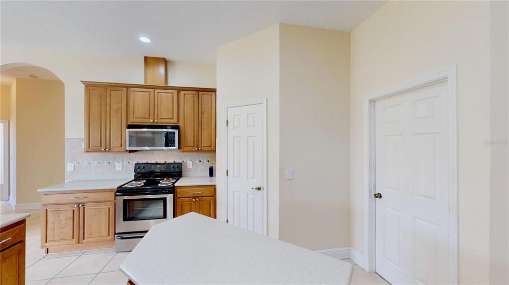 For Sale: $600,000 (4 beds, 3 baths, 2679 Square Feet)