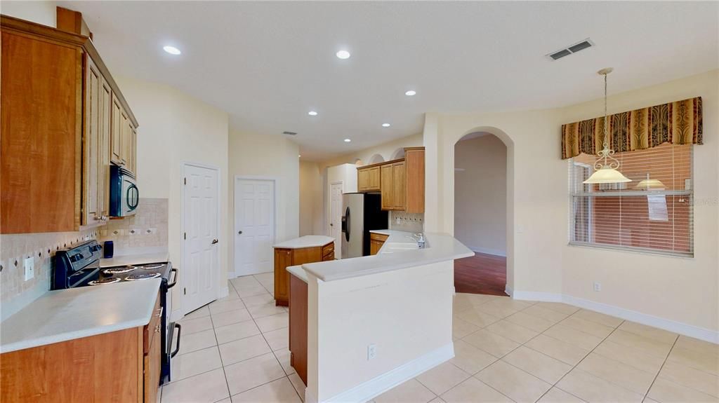 For Sale: $600,000 (4 beds, 3 baths, 2679 Square Feet)