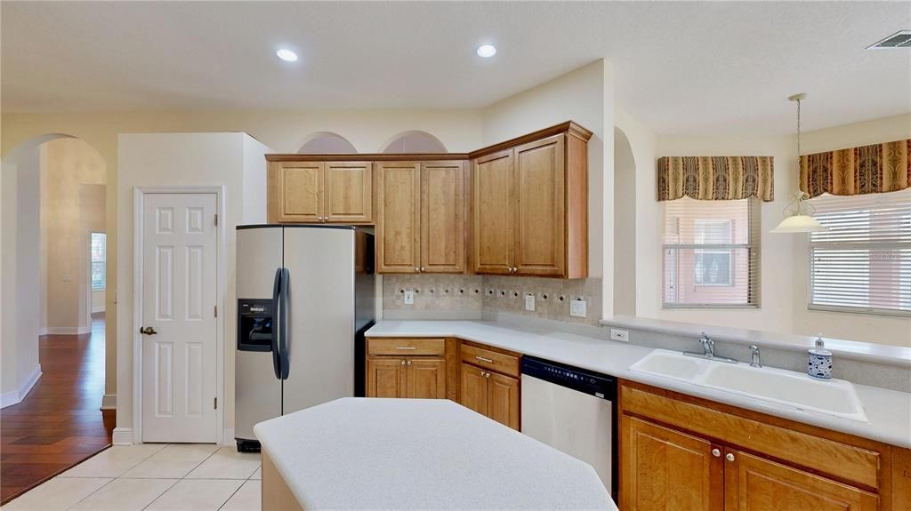 For Sale: $600,000 (4 beds, 3 baths, 2679 Square Feet)