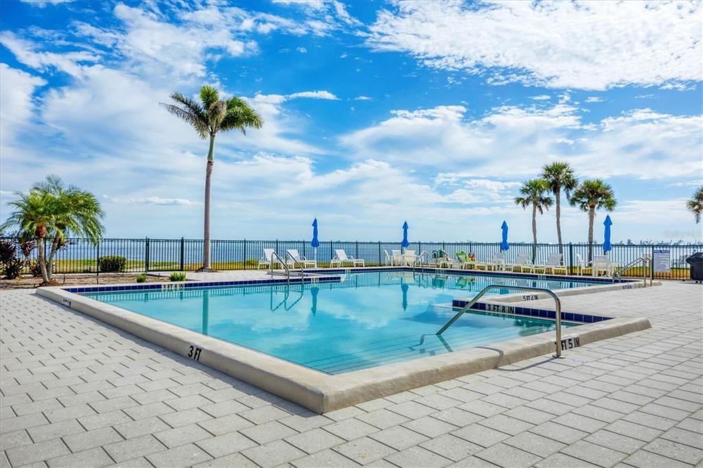 For Sale: $599,900 (2 beds, 2 baths, 1624 Square Feet)