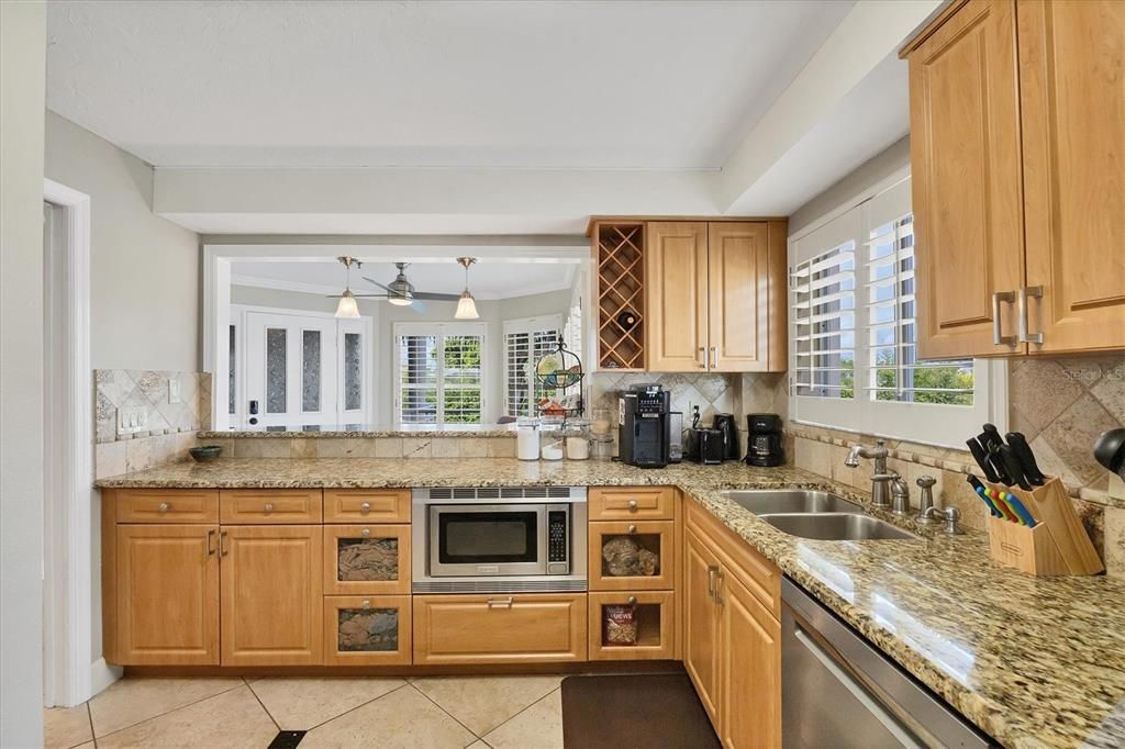 For Sale: $599,900 (2 beds, 2 baths, 1624 Square Feet)