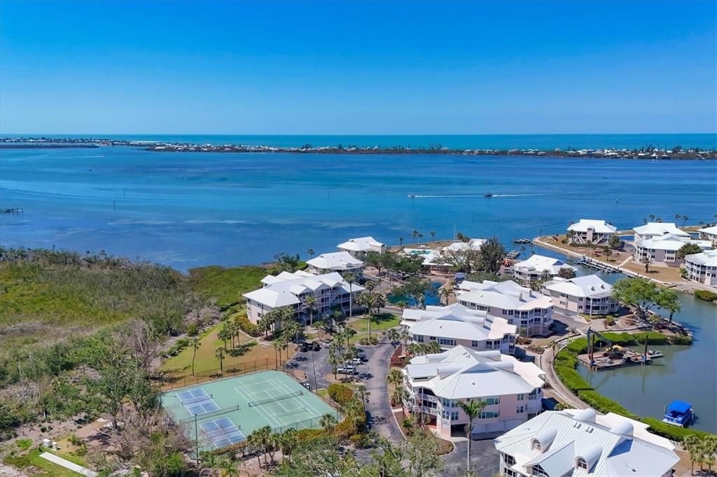 For Sale: $599,900 (2 beds, 2 baths, 1624 Square Feet)