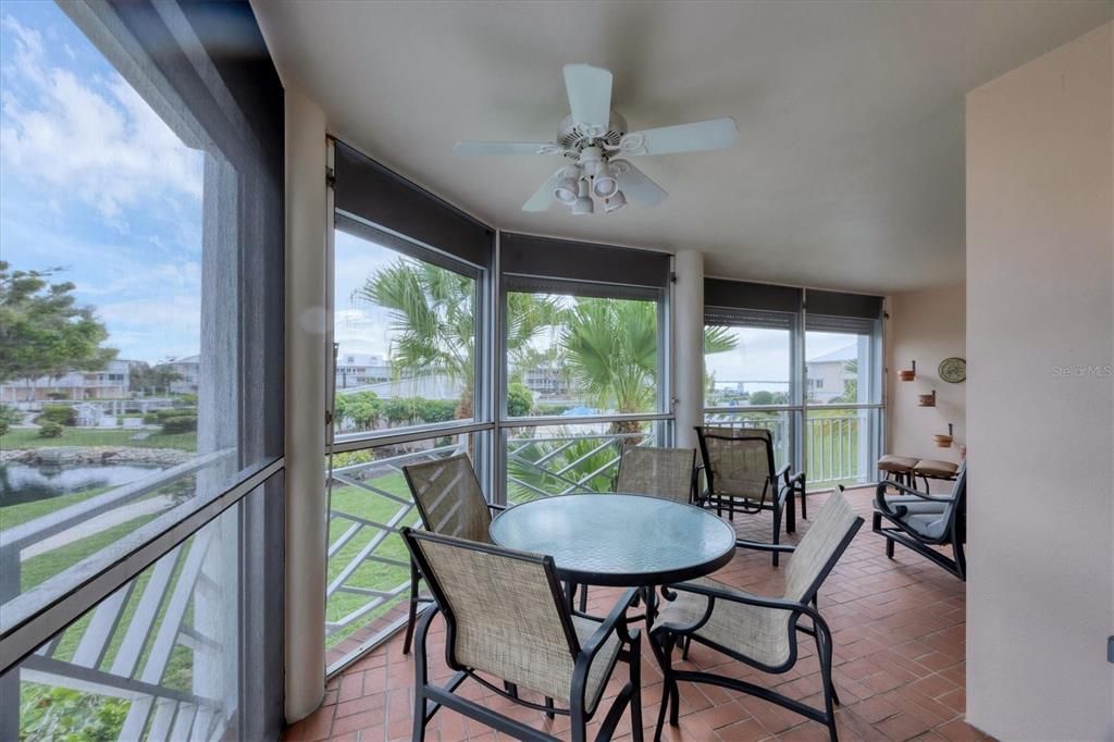 For Sale: $599,900 (2 beds, 2 baths, 1624 Square Feet)