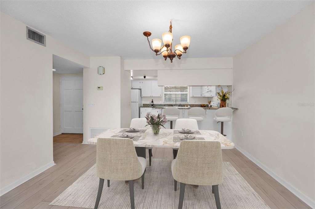 待售: $249,900 (2 贝兹, 2 浴室, 1278 平方英尺)