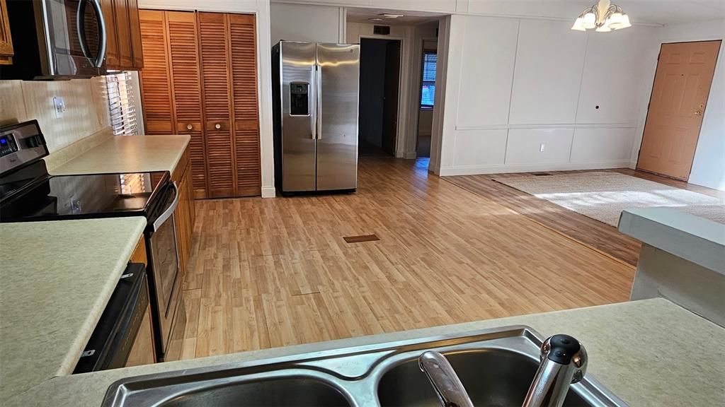 For Sale: $175,000 (3 beds, 2 baths, 1300 Square Feet)