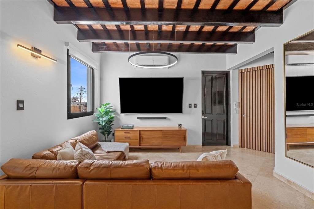 待售: $875,000 (2 贝兹, 2 浴室, 905.89 平方英尺)