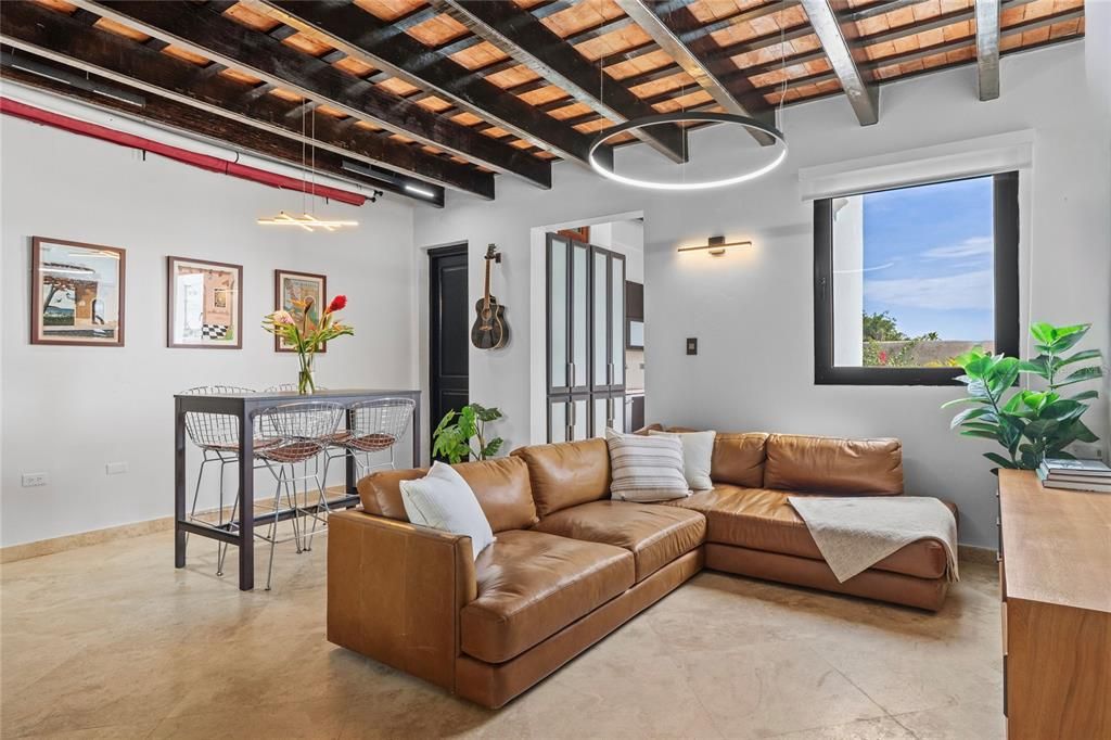 待售: $875,000 (2 贝兹, 2 浴室, 905.89 平方英尺)