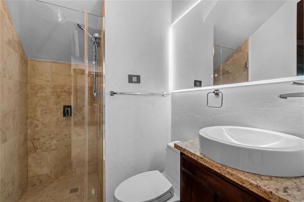 待售: $875,000 (2 贝兹, 2 浴室, 905.89 平方英尺)