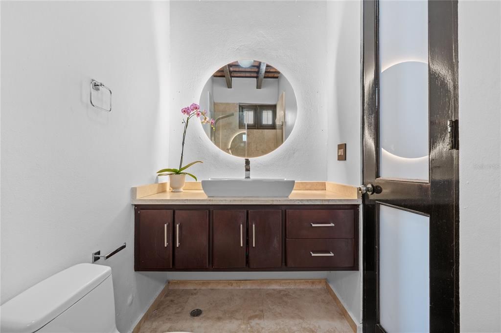 待售: $875,000 (2 贝兹, 2 浴室, 905.89 平方英尺)