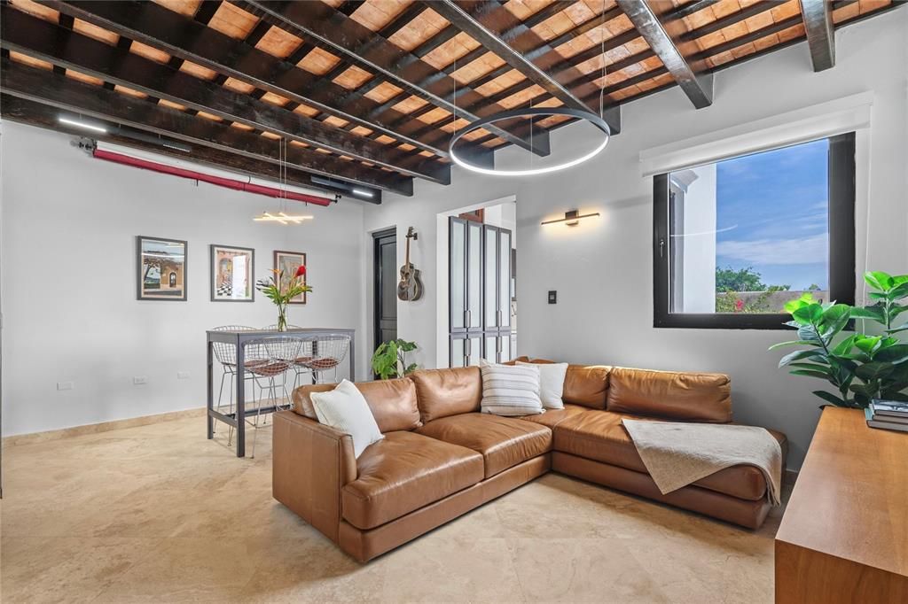 待售: $875,000 (2 贝兹, 2 浴室, 905.89 平方英尺)