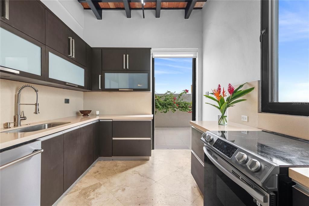 待售: $875,000 (2 贝兹, 2 浴室, 905.89 平方英尺)