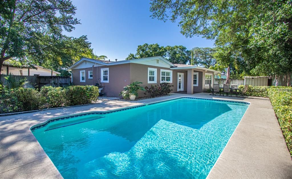 В аренду: $4,000 (4 спален, 2 ванн, 1645 Квадратных фут)