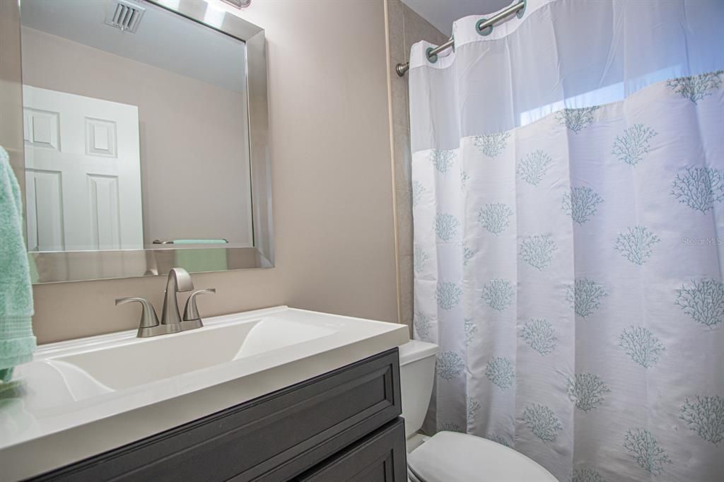 В аренду: $4,000 (4 спален, 2 ванн, 1645 Квадратных фут)