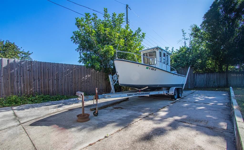 В аренду: $4,000 (4 спален, 2 ванн, 1645 Квадратных фут)