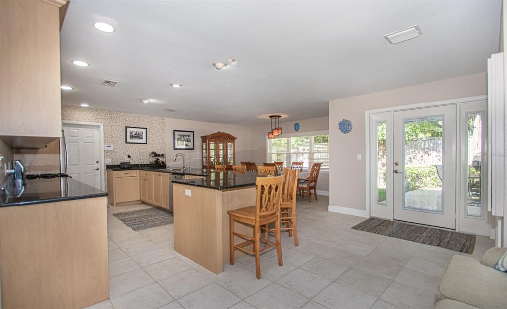 В аренду: $4,000 (4 спален, 2 ванн, 1645 Квадратных фут)