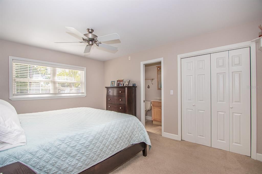 В аренду: $4,000 (4 спален, 2 ванн, 1645 Квадратных фут)