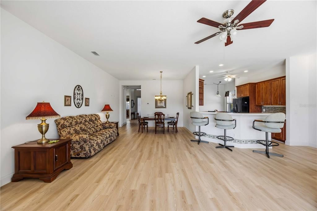 待售: $480,000 (3 贝兹, 2 浴室, 2008 平方英尺)