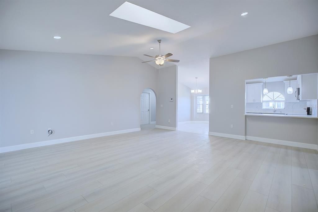 En Venta: $325,000 (3 camas, 2 baños, 1957 Pies cuadrados)