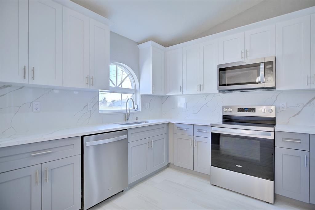 En Venta: $325,000 (3 camas, 2 baños, 1957 Pies cuadrados)