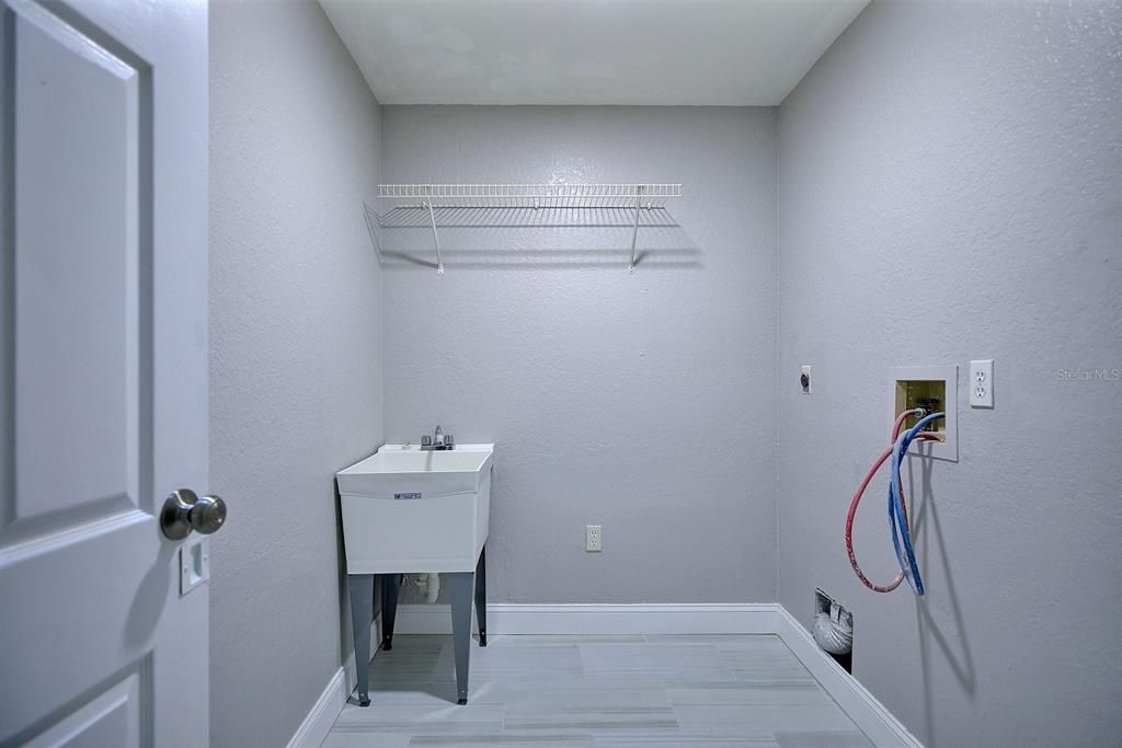 En Venta: $325,000 (3 camas, 2 baños, 1957 Pies cuadrados)