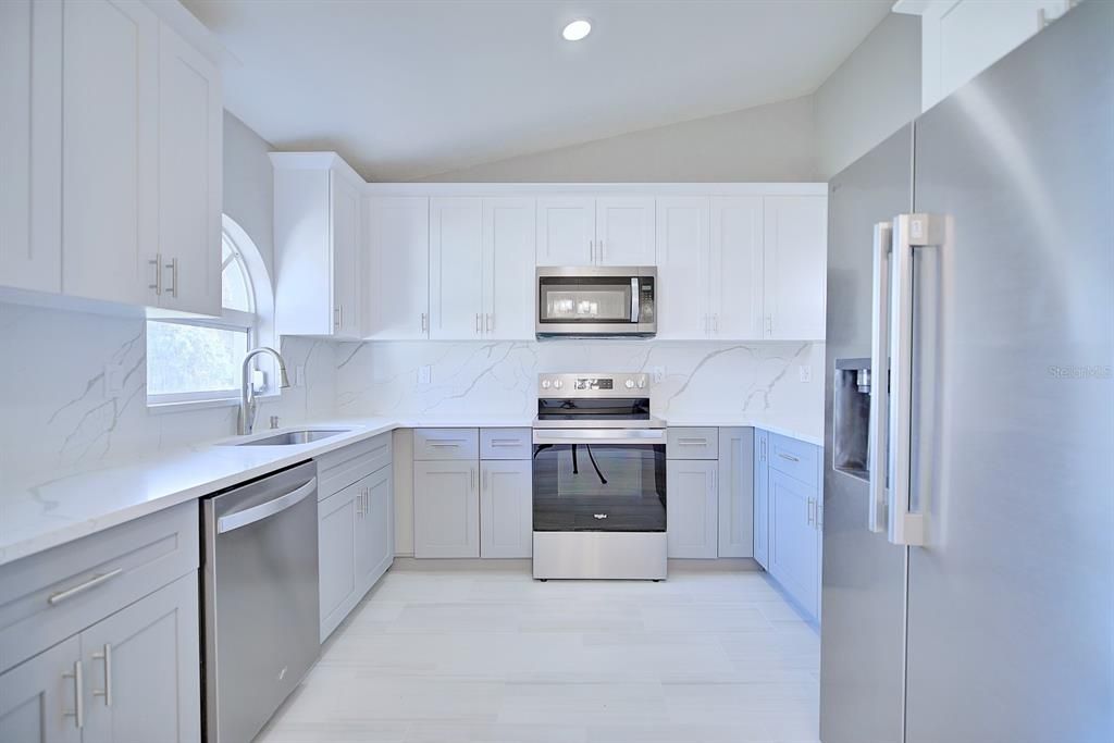 En Venta: $325,000 (3 camas, 2 baños, 1957 Pies cuadrados)