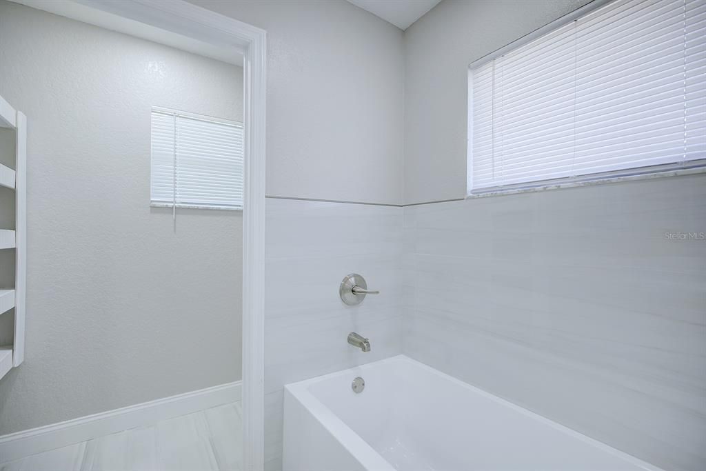 En Venta: $325,000 (3 camas, 2 baños, 1957 Pies cuadrados)