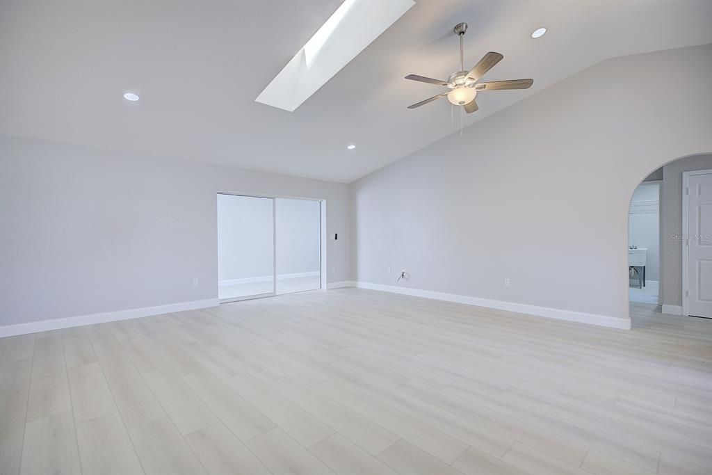 En Venta: $325,000 (3 camas, 2 baños, 1957 Pies cuadrados)