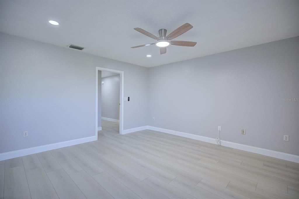 En Venta: $325,000 (3 camas, 2 baños, 1957 Pies cuadrados)