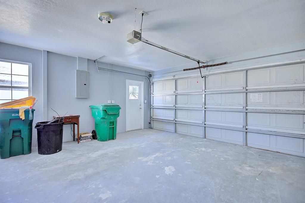 En Venta: $325,000 (3 camas, 2 baños, 1957 Pies cuadrados)