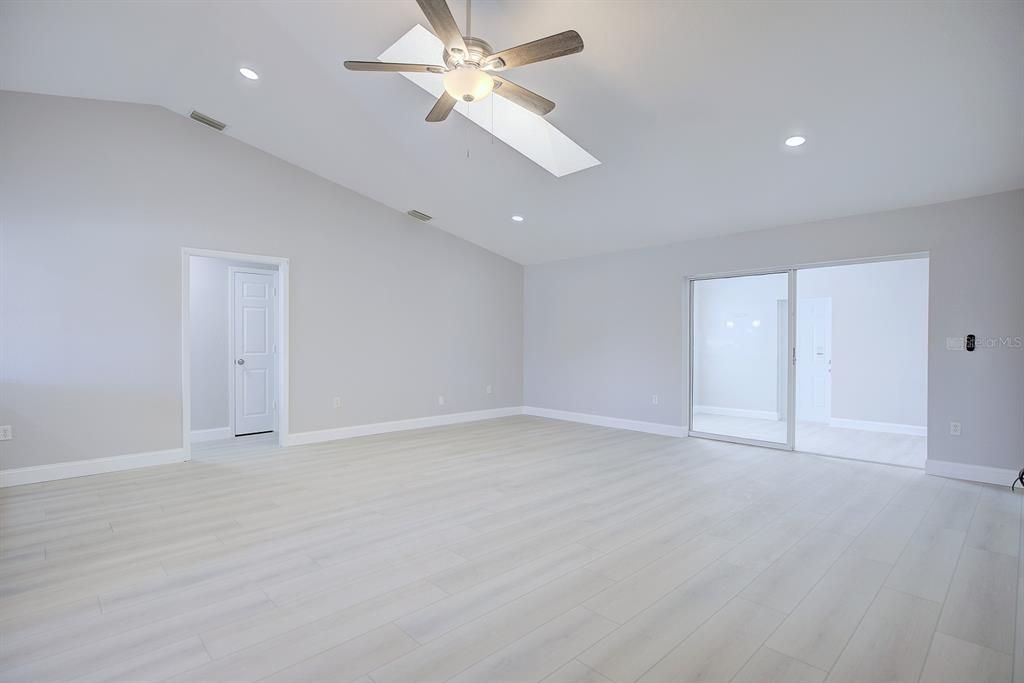 En Venta: $325,000 (3 camas, 2 baños, 1957 Pies cuadrados)