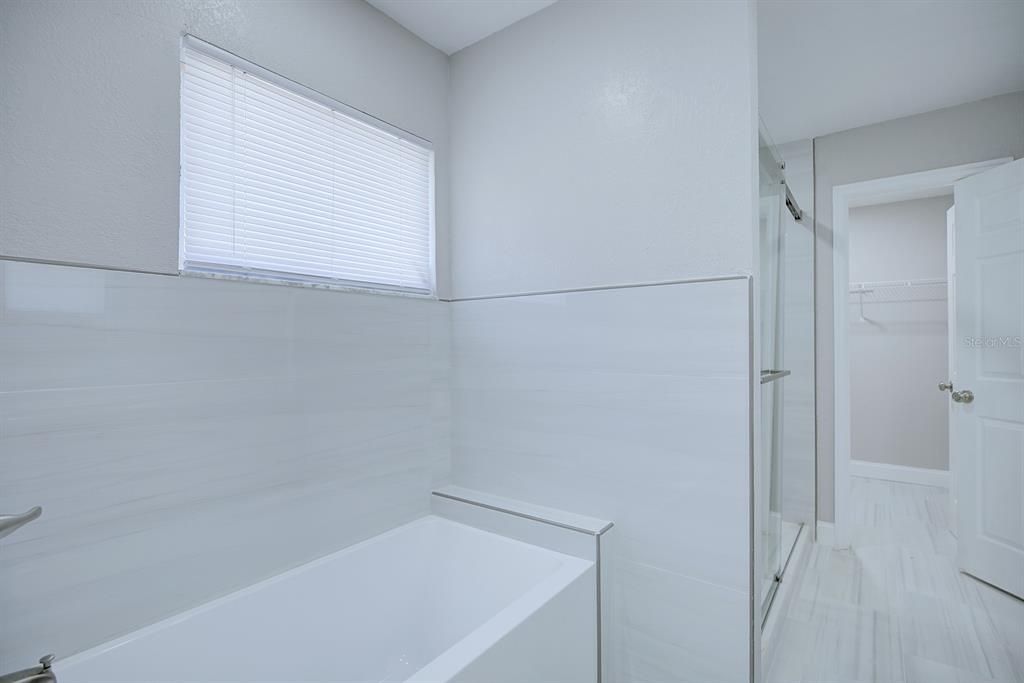 En Venta: $325,000 (3 camas, 2 baños, 1957 Pies cuadrados)