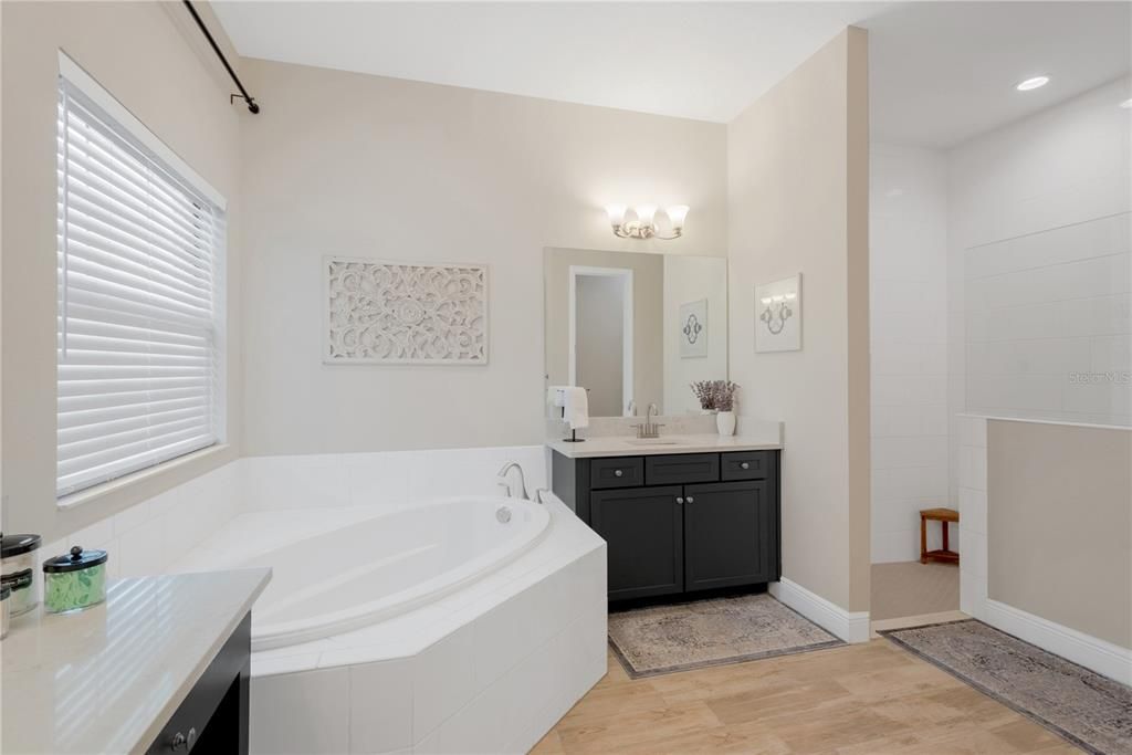 For Sale: $699,900 (4 beds, 3 baths, 2541 Square Feet)