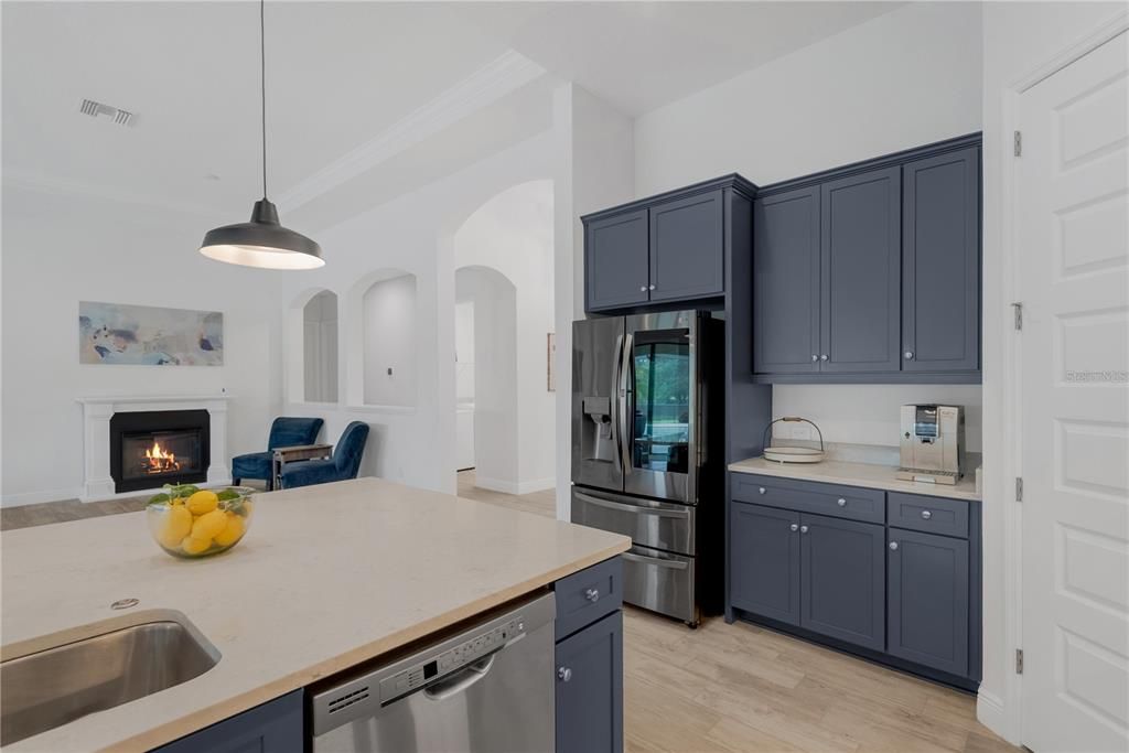 For Sale: $699,900 (4 beds, 3 baths, 2541 Square Feet)