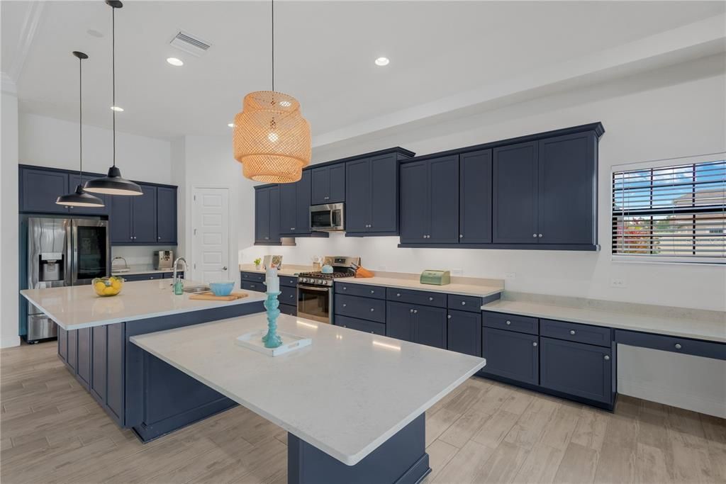 For Sale: $699,900 (4 beds, 3 baths, 2541 Square Feet)