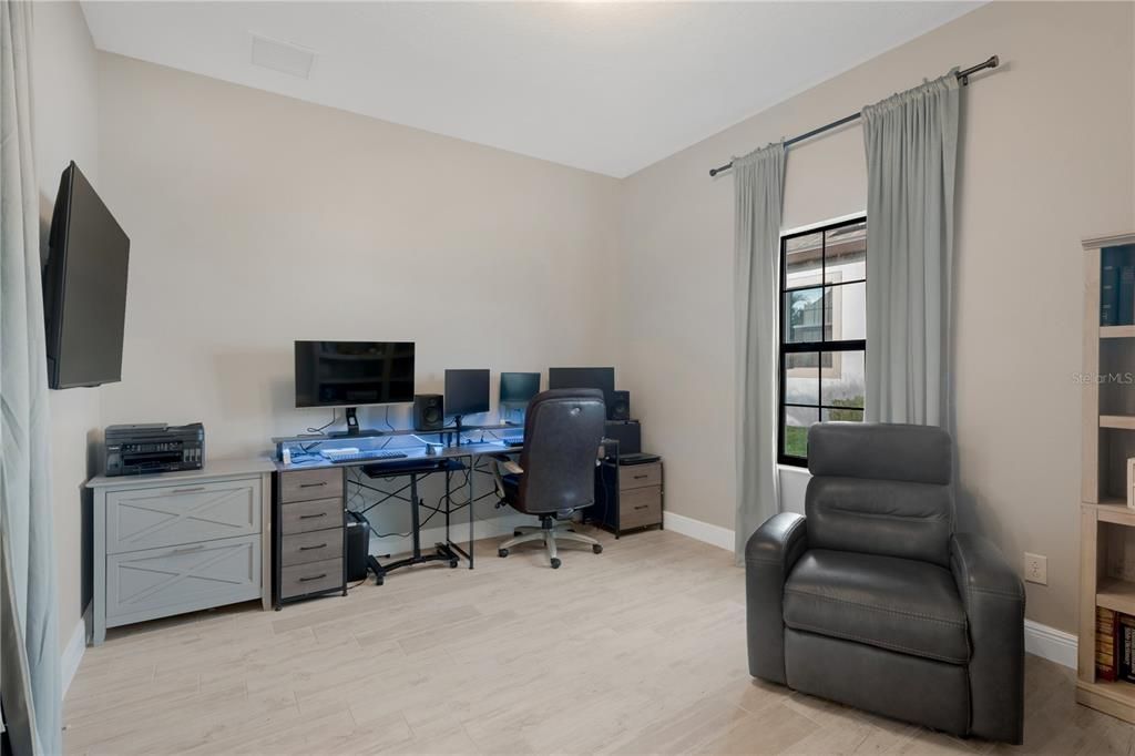 For Sale: $699,900 (4 beds, 3 baths, 2541 Square Feet)