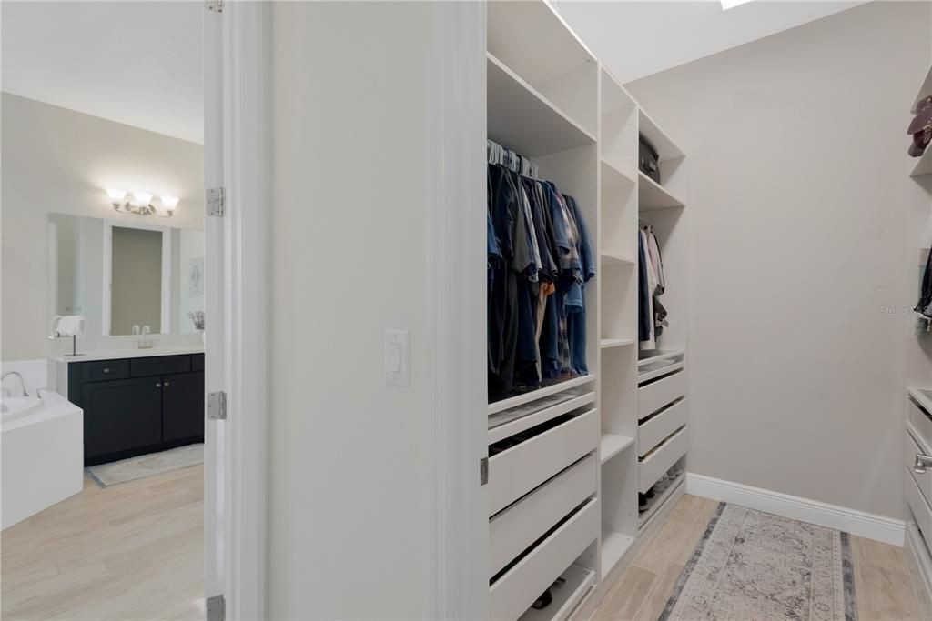 For Sale: $699,900 (4 beds, 3 baths, 2541 Square Feet)