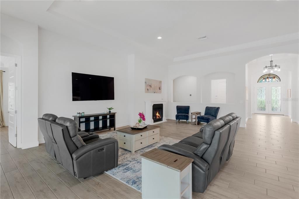 For Sale: $699,900 (4 beds, 3 baths, 2541 Square Feet)