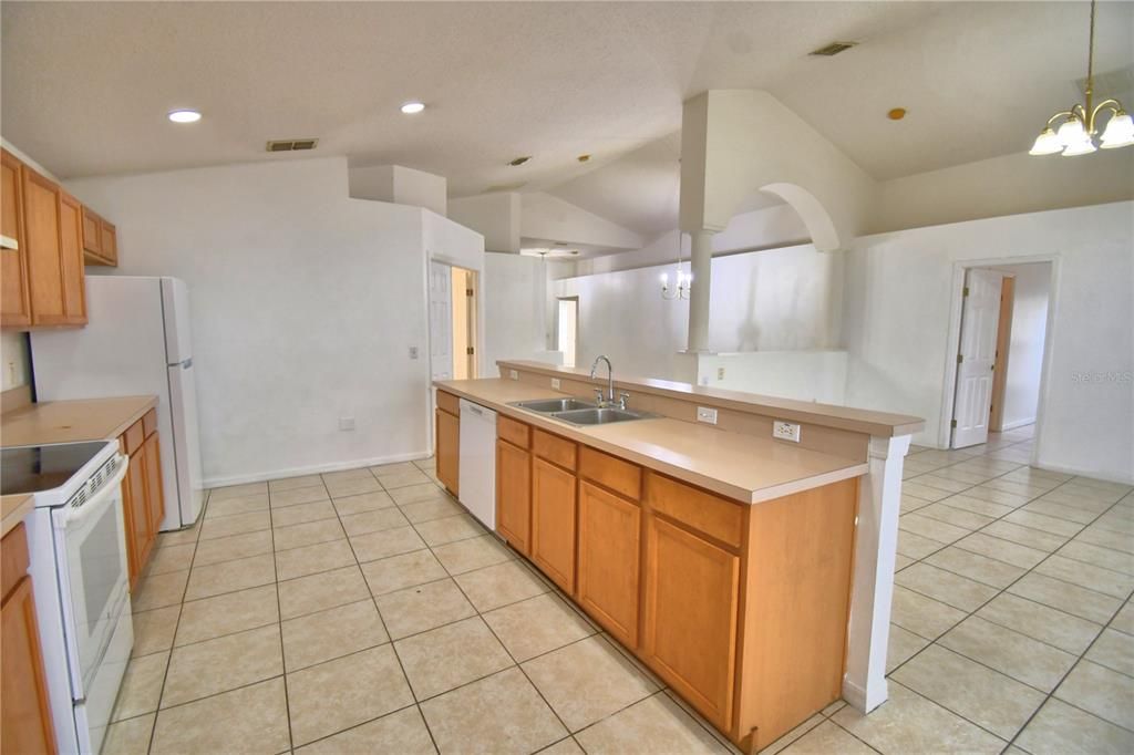 En Renta: $1,750 (4 camas, 2 baños, 1768 Pies cuadrados)