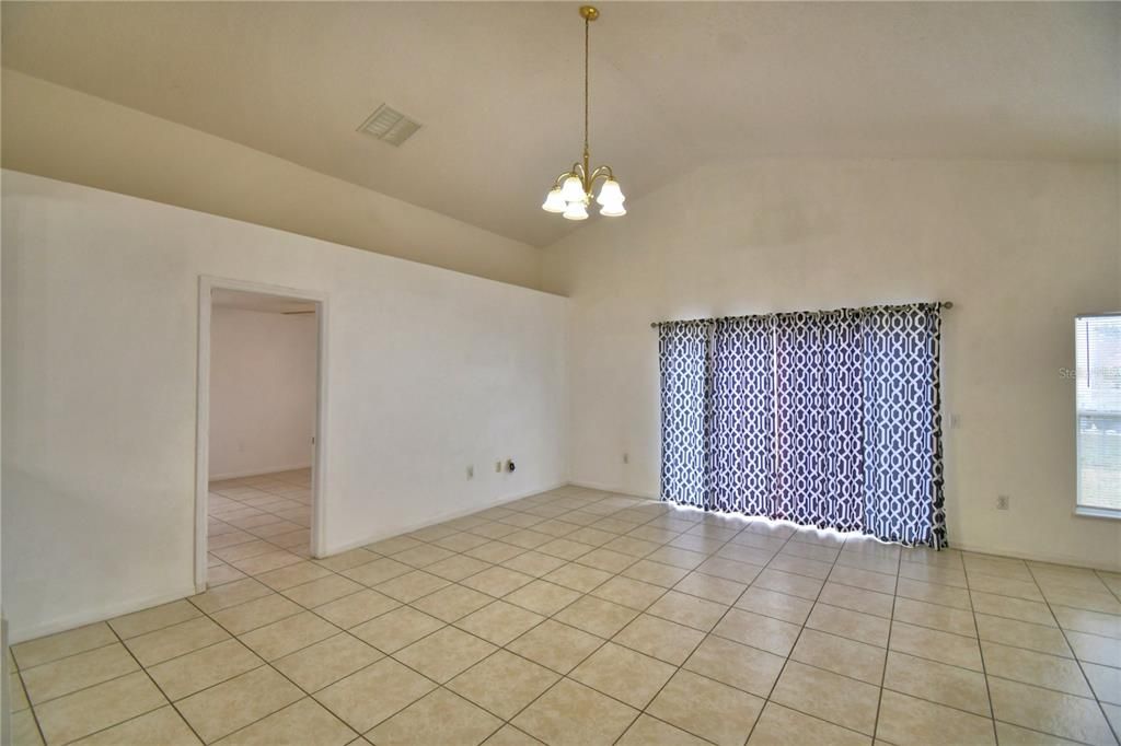 En Renta: $1,750 (4 camas, 2 baños, 1768 Pies cuadrados)