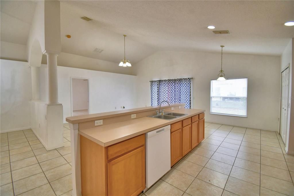 En Renta: $1,750 (4 camas, 2 baños, 1768 Pies cuadrados)