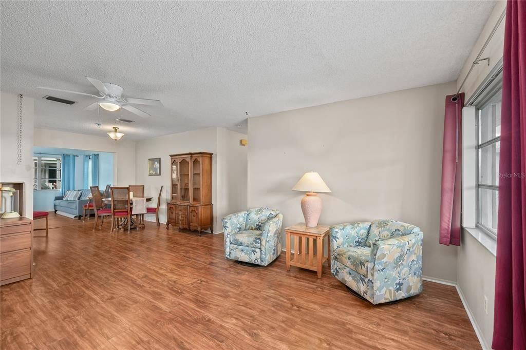For Sale: $249,900 (2 beds, 2 baths, 1332 Square Feet)