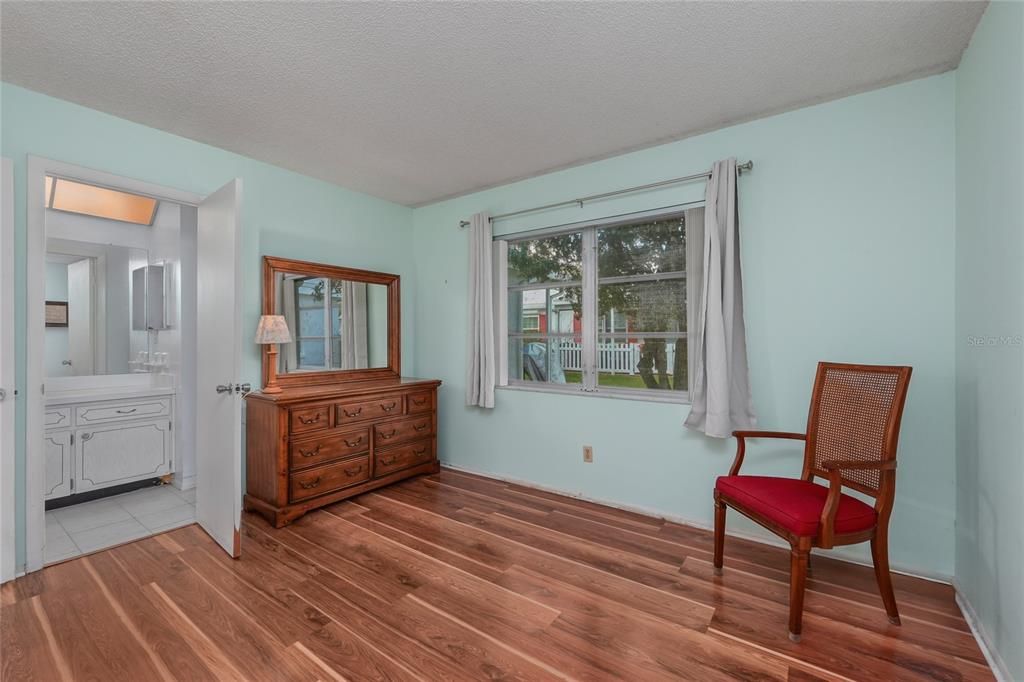 For Sale: $249,900 (2 beds, 2 baths, 1332 Square Feet)