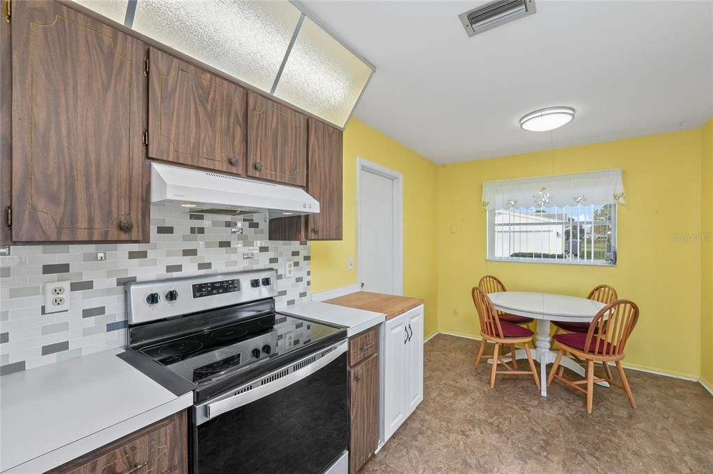 For Sale: $249,900 (2 beds, 2 baths, 1332 Square Feet)